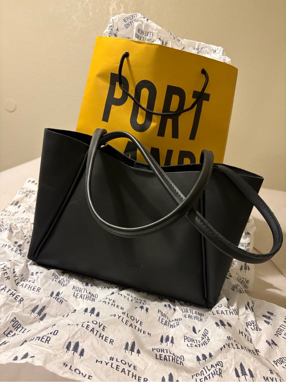 Portland Leather Black Structured Tote Medium Verona Tote - Picture 3 of 6